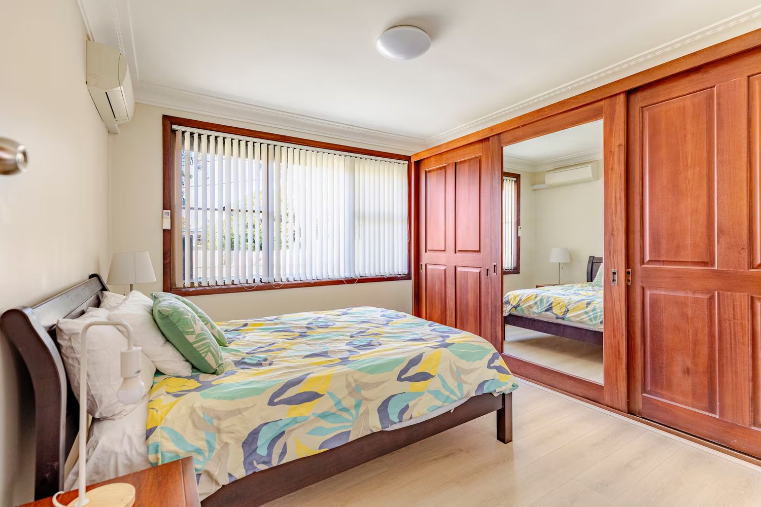 Queen bedroom with mirrored wardrobe doors