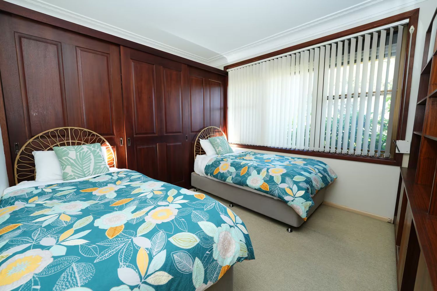 The twin room seen from the window side